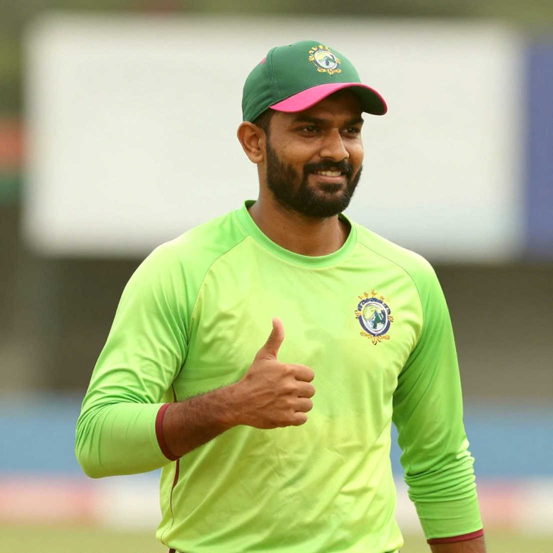 শারজাহর ৫ ওভার: বাংলাদেশের ৪১ রানের সমীকরণ যেখানে ভেঙে পড়ল